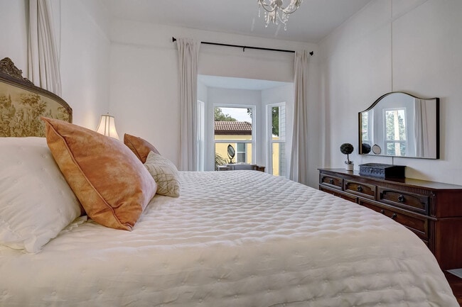 Building Photo - 20 M L King Ave