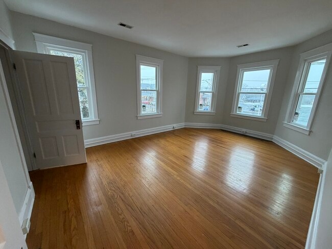 Building Photo - 2320 Rock Spring Rd