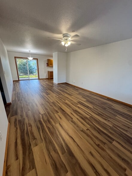 Building Photo - 400 E Washington St