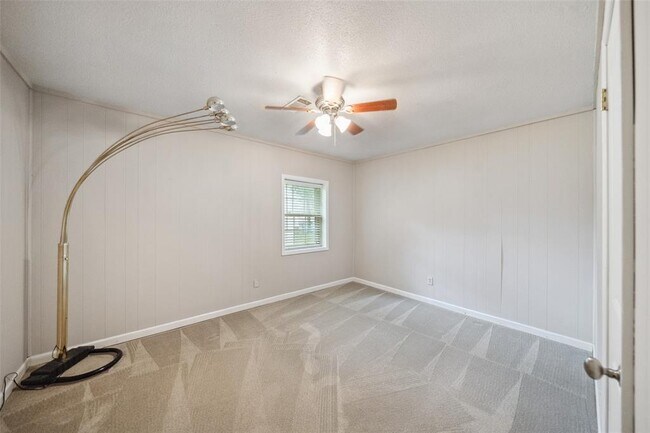 Building Photo - 13373 Southshore Dr