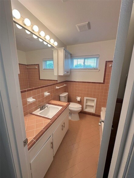 Building Photo - 1771 Mariposa Dr