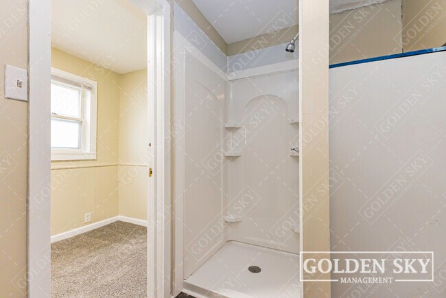 Building Photo - 615 S Mound St