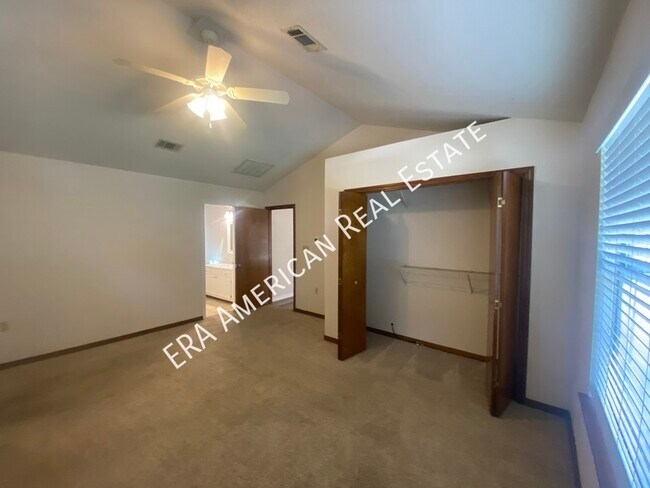 Building Photo - 19 Winfield Way