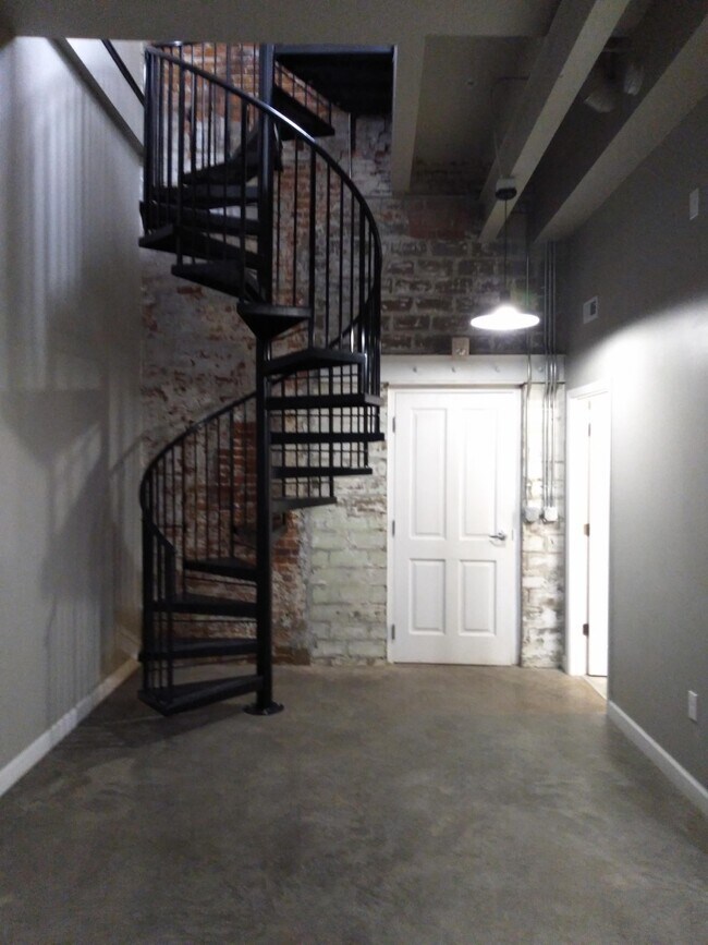 Building Photo - 427 Brady St