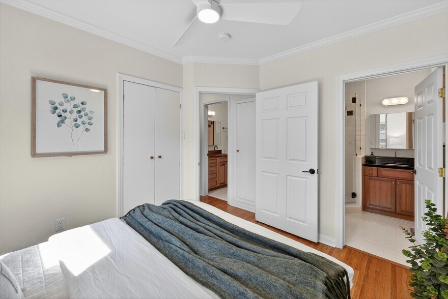 Building Photo - 1515 Rendall Pl