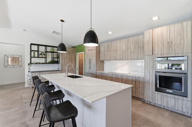 Building Photo - 6519 N 86th Pl