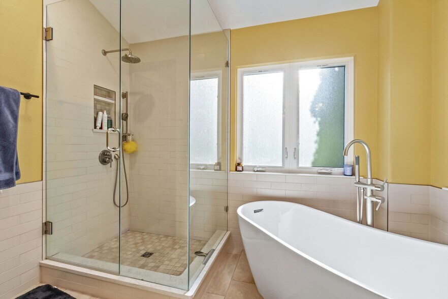 Building Photo - 3761 Bromley Dr