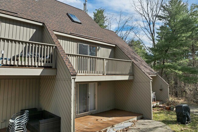 Building Photo - 32 Suffolk Ct