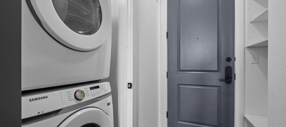 Building Photo - 1100 N Zang Blvd