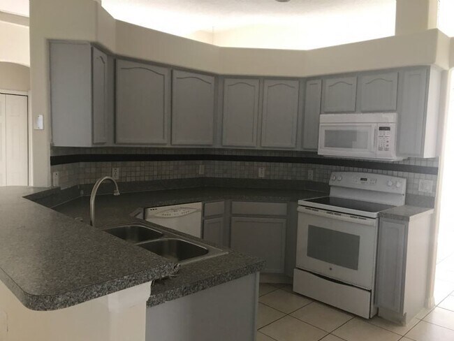 Building Photo - "Charming 3-Bedroomt with 2 Full Baths in Kissimmee – Your Spacious 1,839 Sq Ft Sanctuary Awaits!...