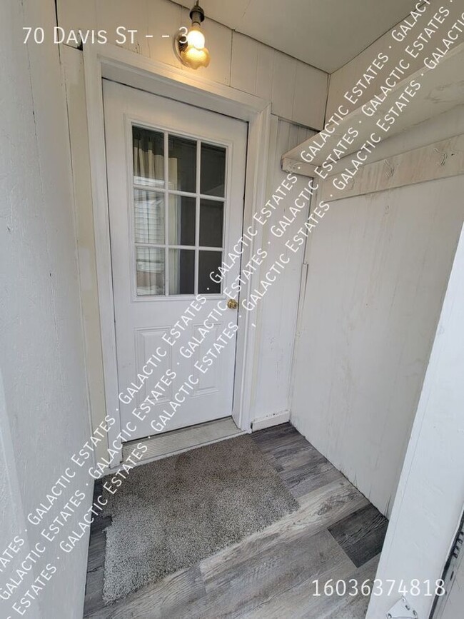 Building Photo - Townhouse 2 bed 1 bath walking distance to...