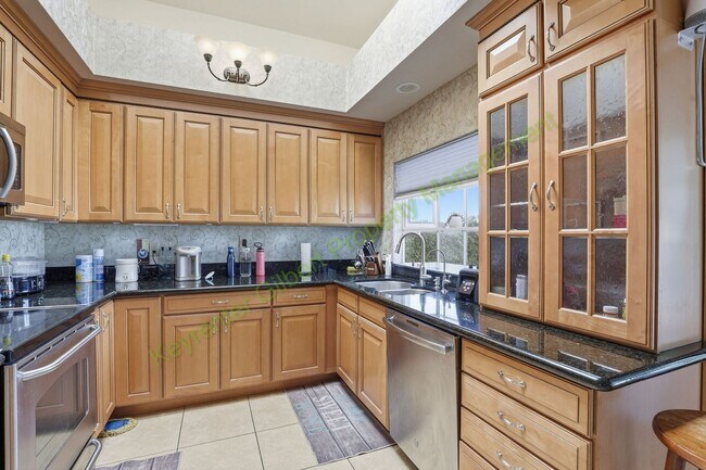 Building Photo - Lakefront Gilbert Home in Prime Location Near Parks, Shopping & Easy Freeway Access