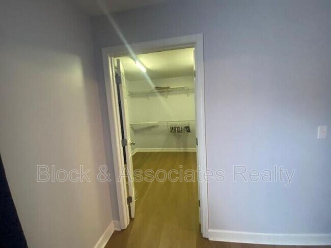 Building Photo - 2916 Chatelaine Pl