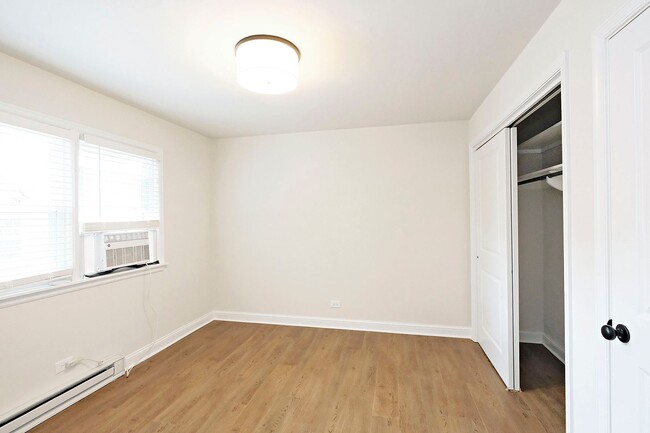 Building Photo - Renovated UVA Apartment in a Prime Location Near School of Data Science