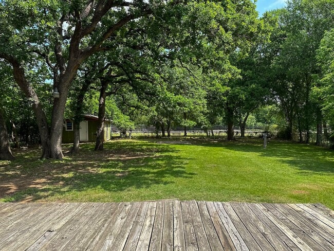 Building Photo - 4 Bedroom / 2 Bath