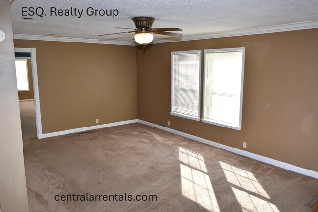 Building Photo - 16801 Cornfield Dr