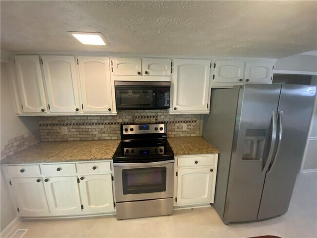 Building Photo - 2800 Davis Rd