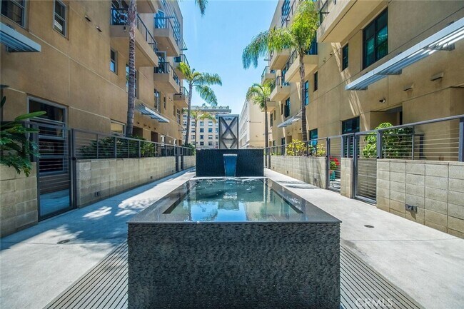 Building Photo - 133 The Promenade N