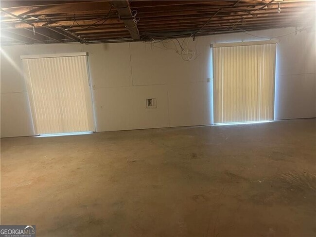 Building Photo - 5053 Gardenia Cir