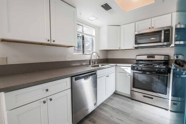 Building Photo - FULLY Remodeled 3-Bedroom Townhouse