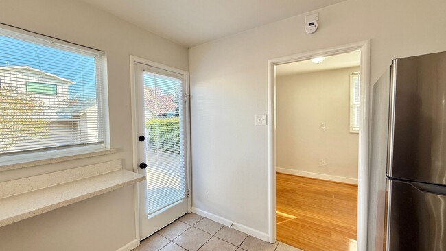 Building Photo - Awesome California Bungalow in Albany