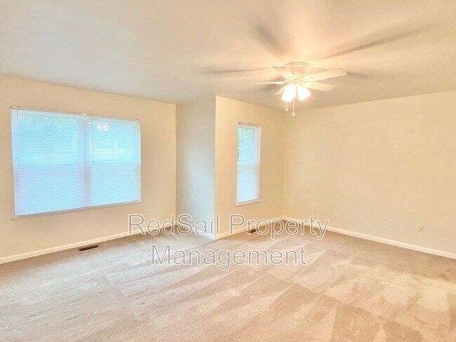 Building Photo - 117 Old Hollow Rd