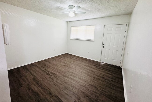 Building Photo - 3617 Clayton Dr