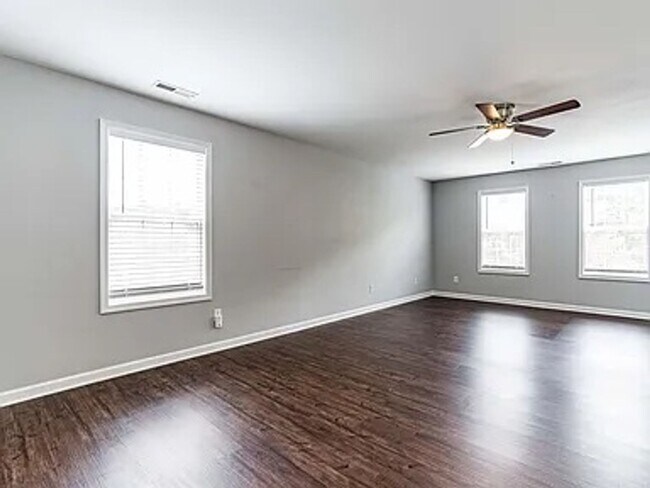 Building Photo - Stunning 4BD, 2.5BA Raleigh Home in the Prestigious Eagle Ridge Golf Community with Premier Ameni...