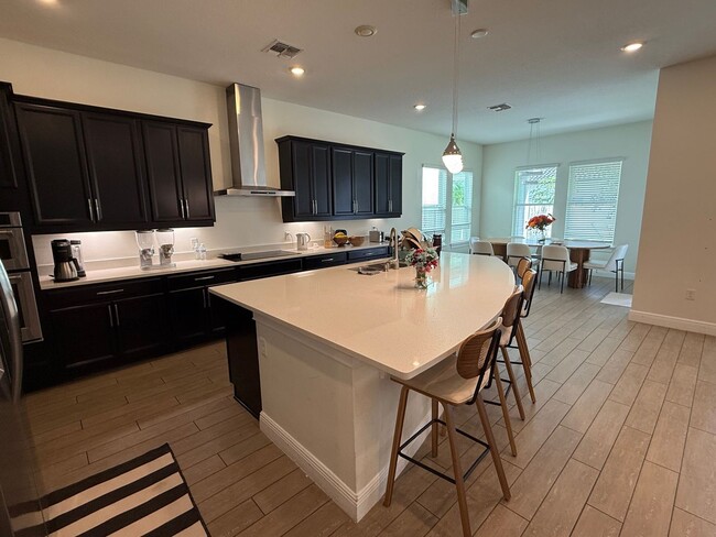 Building Photo - 7 bedroom/6 bath Dr. Phillips Home