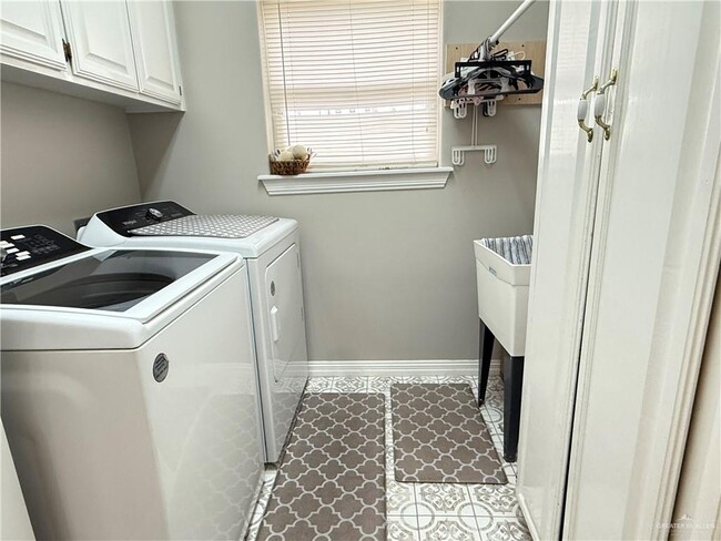 Building Photo - 31 N 5th St