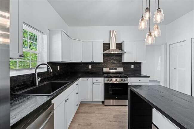 Building Photo - 1035 Astor Ave SW