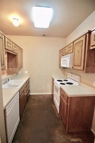 Building Photo - 956 E 3rd St