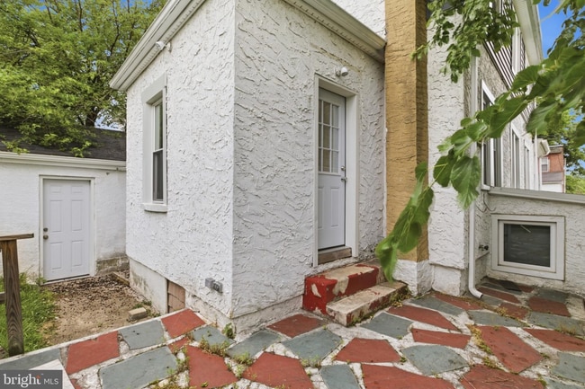 Building Photo - 820 Greenhill Rd