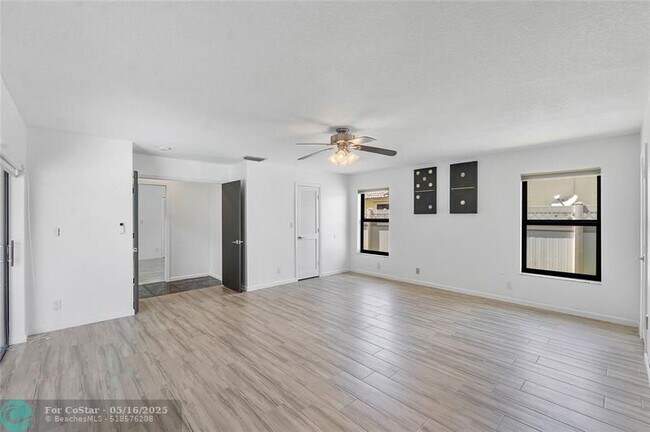 Building Photo - 303 NW 105th Terrace