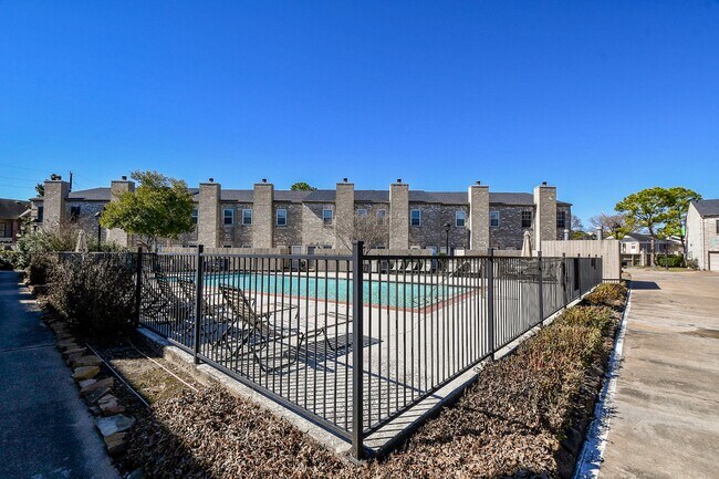 Building Photo - 8085 El Mundo St