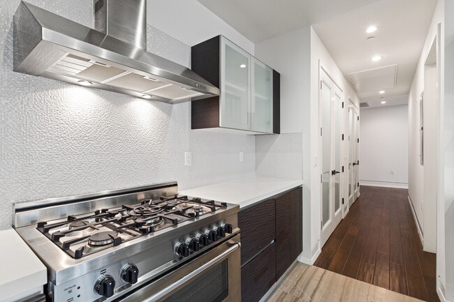 Building Photo - 225 S Hamilton Dr