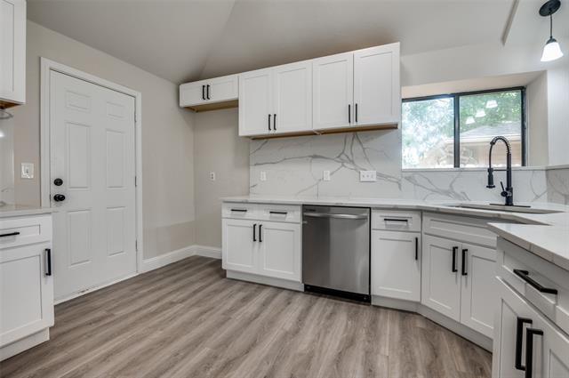 Building Photo - 829 Foxridge Dr