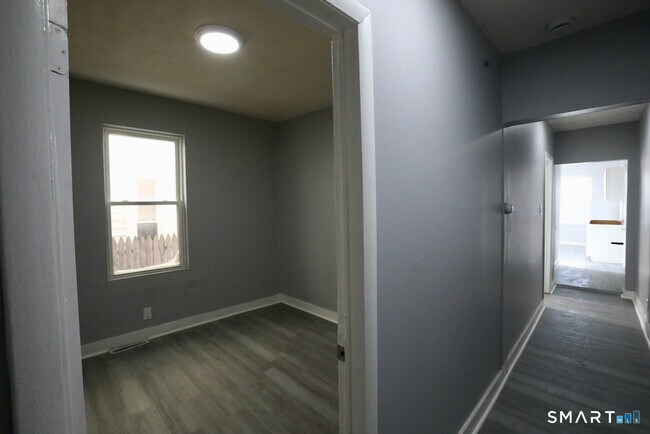 Building Photo - 156 Poplar St