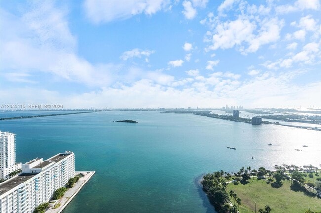 Building Photo - 2020 N Bayshore Dr