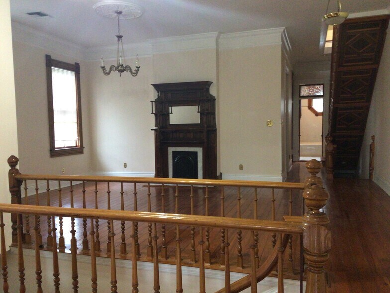 Building Photo - 519 Lowerline St