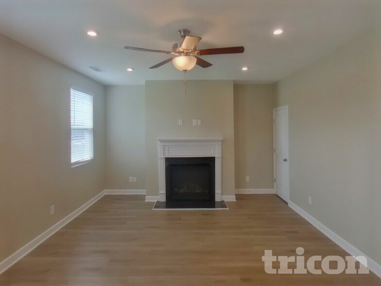 Building Photo - 105 Davenport Dr