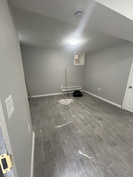 Building Photo - 2000 Grand Ave