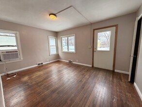 Building Photo - Spacious 2+ bedroom house $750!