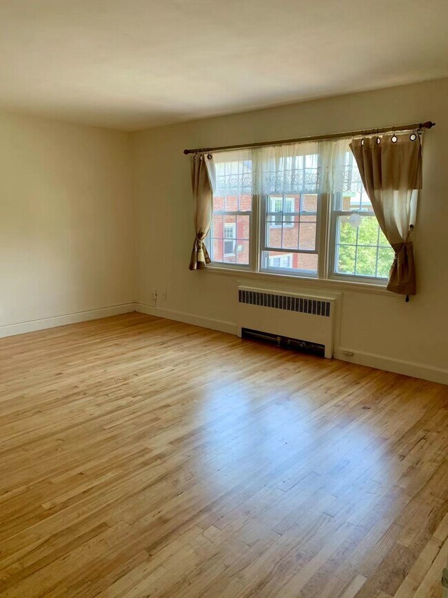 Primary Photo - 108 Maple St