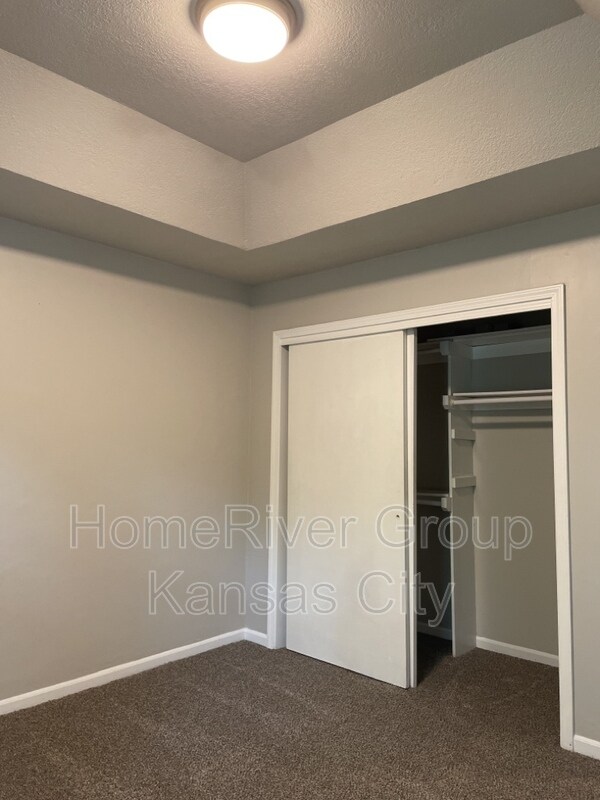 Building Photo - 418 N Prairie St
