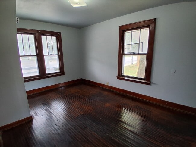Building Photo - 1143 N State St