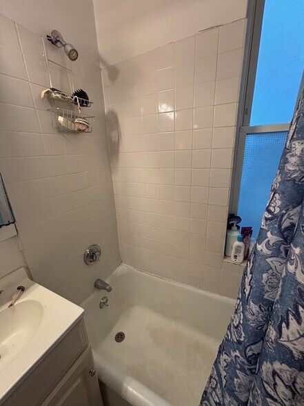 Building Photo - 10 Grove St