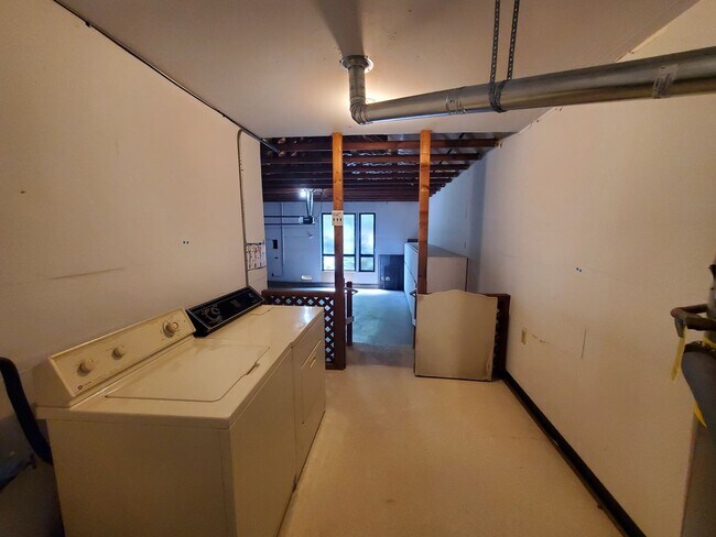 Building Photo - 3113 Lippizaner Ln