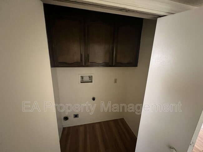 Building Photo - 12200 Candelaria Rd NE