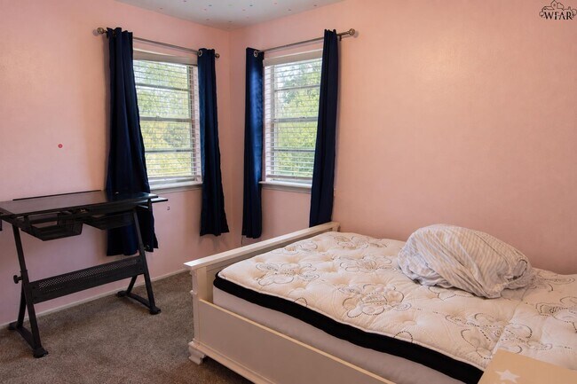 Building Photo - 4617 Sierra Madre Dr